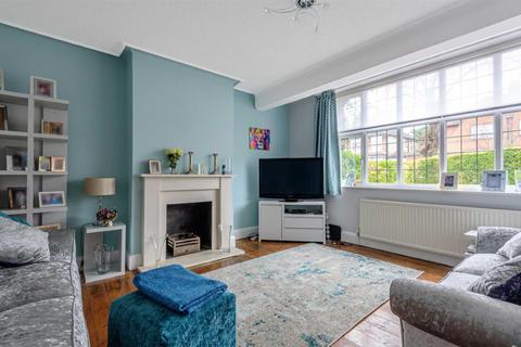 72 Chanctonbury Way, London, N12 7AB