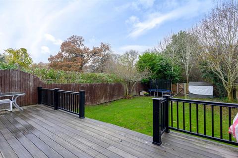 72 Chanctonbury Way, London, N12 7AB