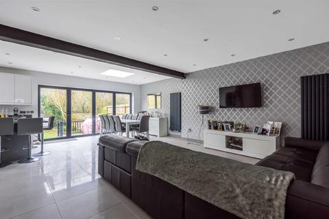 72 Chanctonbury Way, London, N12 7AB