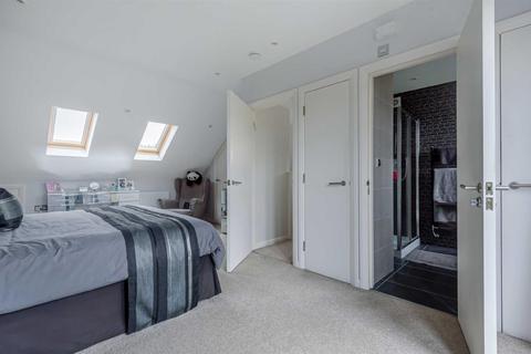 72 Chanctonbury Way, London, N12 7AB