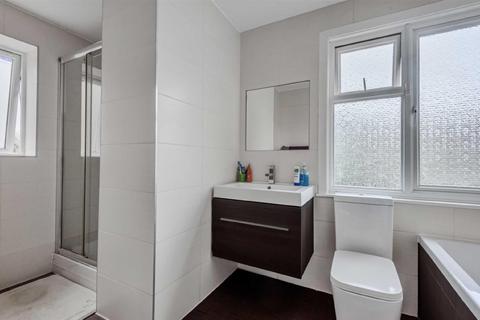 72 Chanctonbury Way, London, N12 7AB
