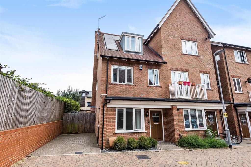 David Wildman Lane, Mill Hill 3 bed semidetached house £725,000