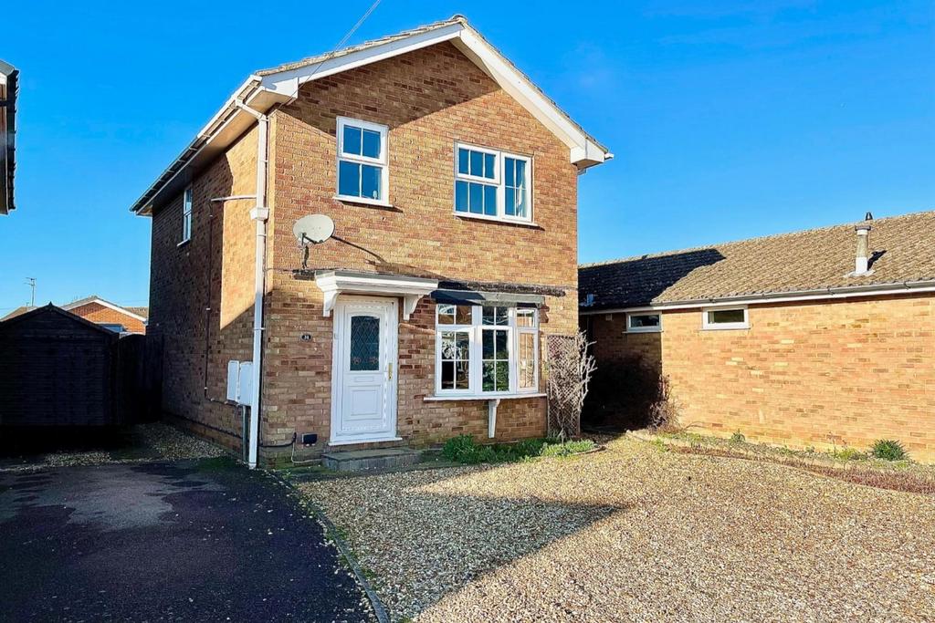 The Knoll, Brixworth... 3 bed detached house £310,000