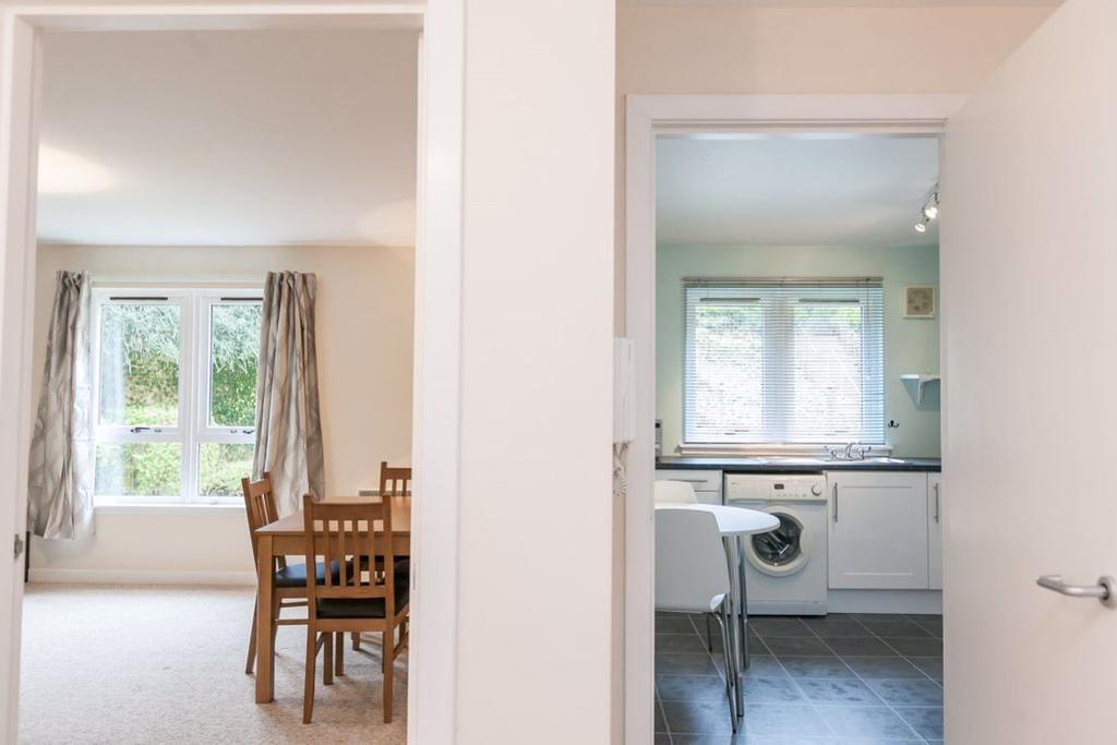 EASTER DALRY WYND, DALRY, EH11 2TW 2 bed flat £975 pcm (£225 pw)