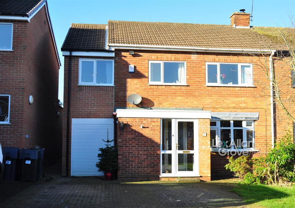 Eastleigh Drive, Romsley, Halesowen 4 bed semidetached house £415,000