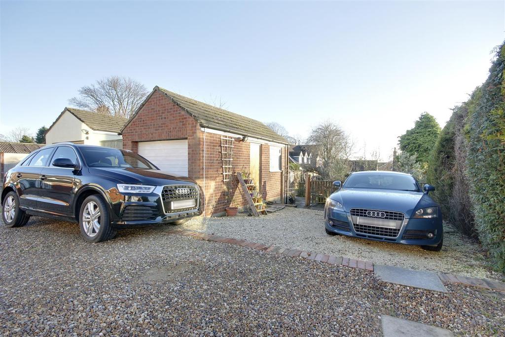 Garage & Parking