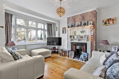 10 Carshalton Place, Carshalton, SM5 3BH