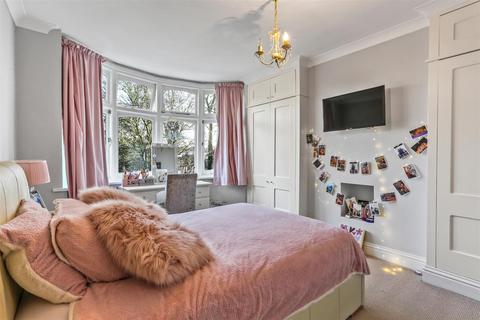 10 Carshalton Place, Carshalton, SM5 3BH