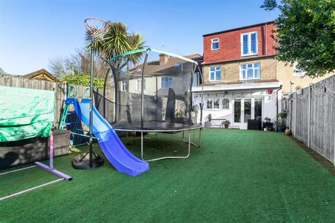 10 Carshalton Place, Carshalton, SM5 3BH