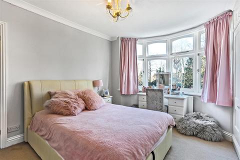10 Carshalton Place, Carshalton, SM5 3BH