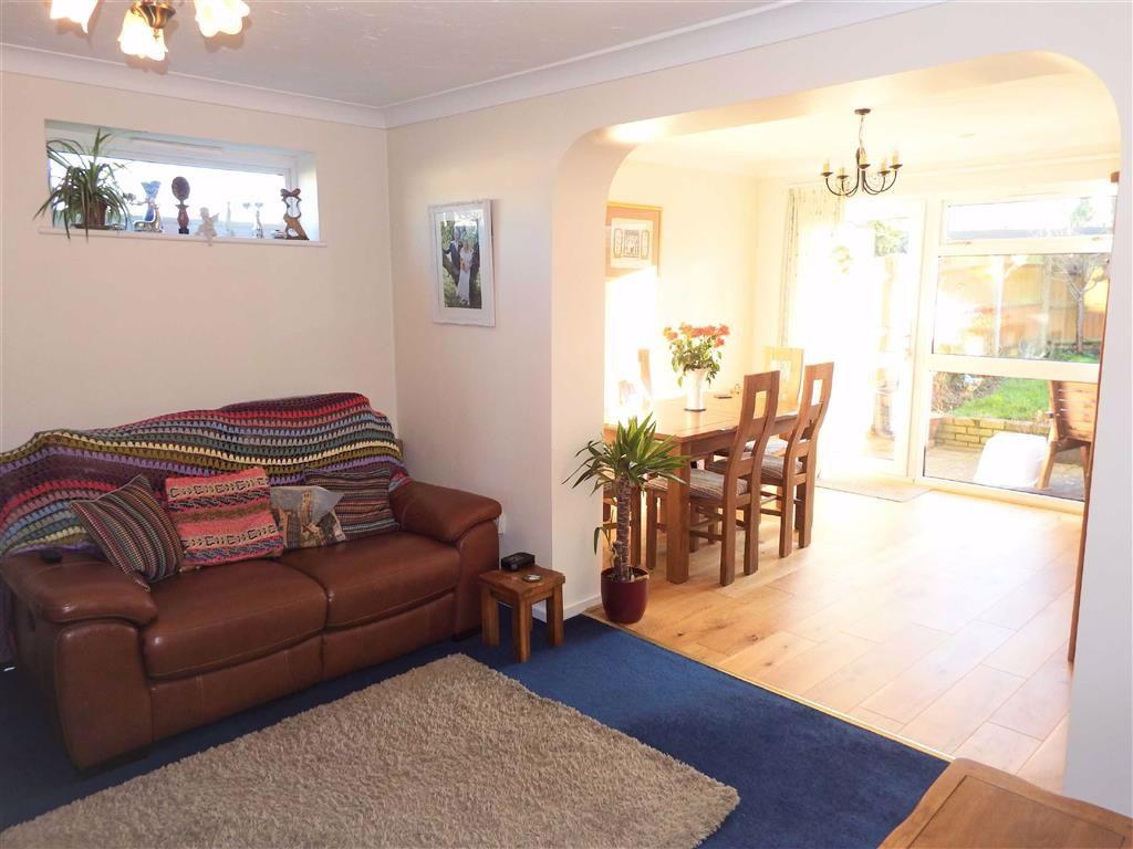 Drakes Drive, Stevenage, Hertfordshire, SG2 3 bed end of terrace house £350,000