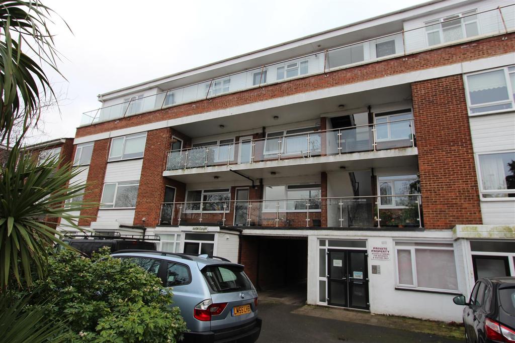 Avon Court, The Ridgeway, North Chingford 3 bed flat for sale £375,000
