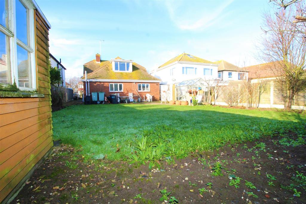 Gloucester Avenue, Margate 4 bed chalet £450,000