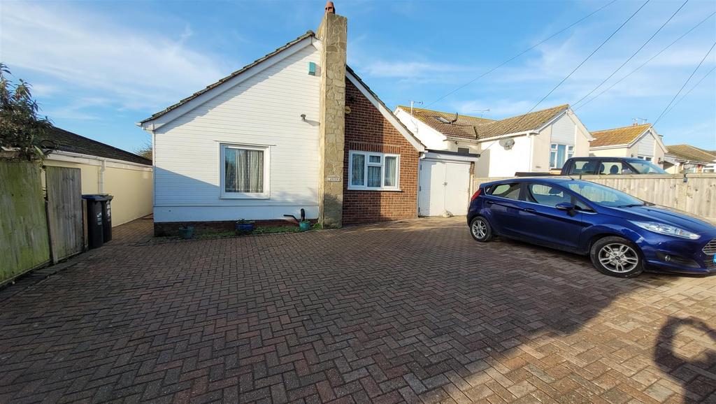 Arundel Road, Cliffsend, Ramsgate 3 bed detached bungalow £400,000