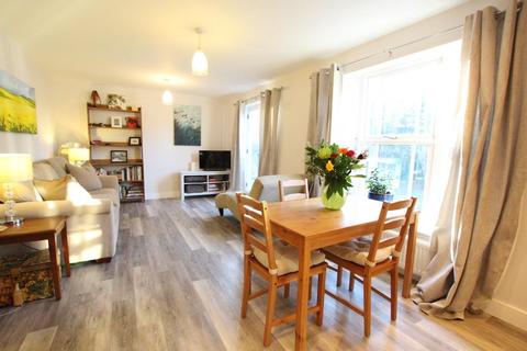 2 bedroom flat for sale - Boltro Road, Haywards Heath