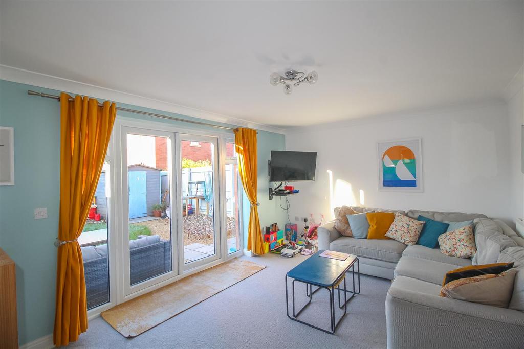 Rhymney Way, Bassaleg, Newport 3 bed semidetached house £240,000