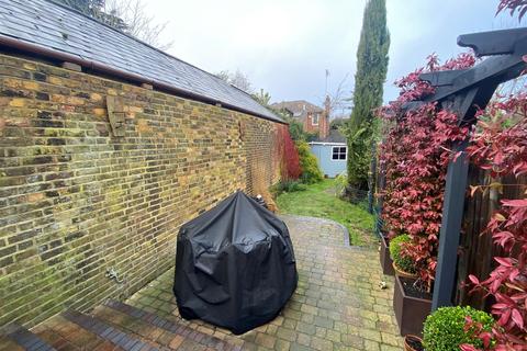 26 Springfield, Bushey Heath, Bushey, WD23 1GL