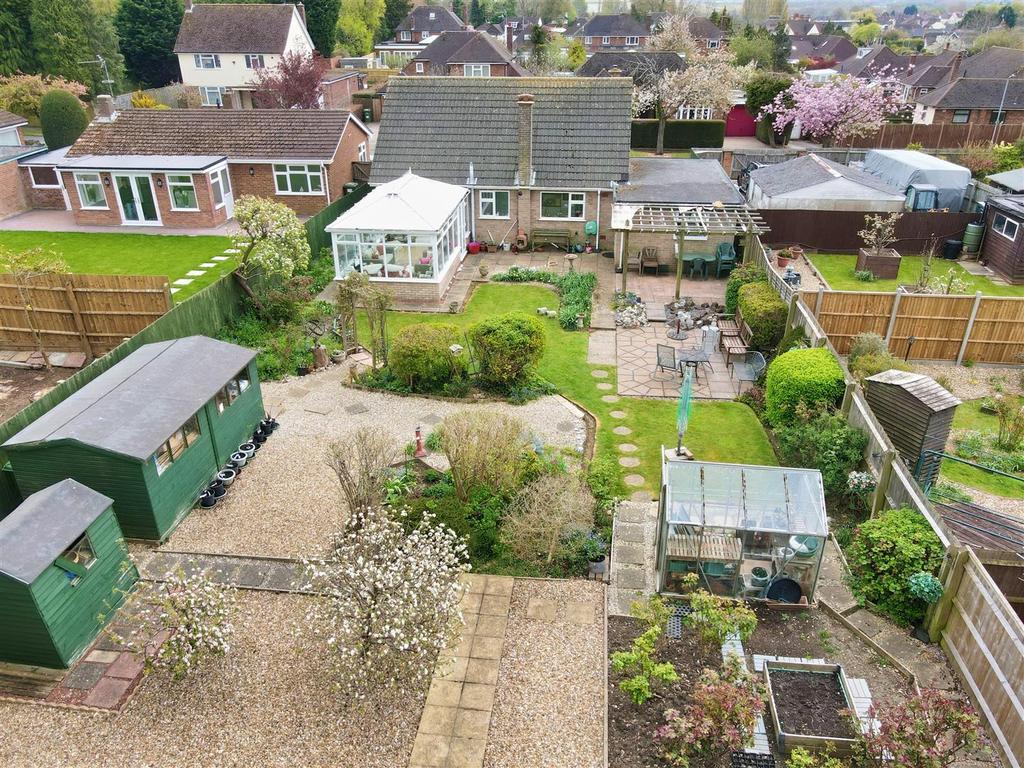 Craigmore Avenue, Bletchley, Milton... 3 bed detached house £500,000
