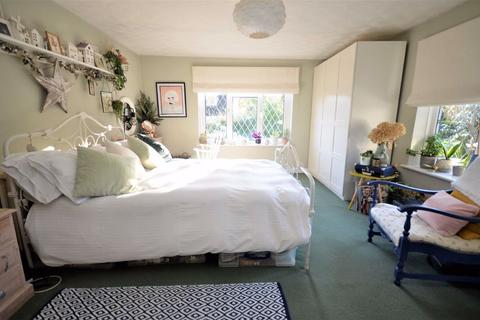 3 bedroom semi-detached bungalow for sale - Middle Bourne Lane, Lower Bourne, Farnham