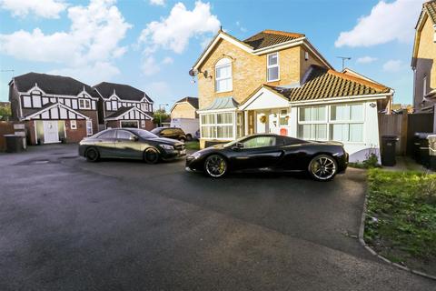 6 Challinor, Church Langley, Harlow, CM17 9XA