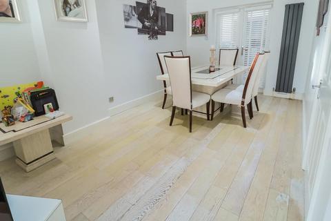 6 Challinor, Church Langley, Harlow, CM17 9XA