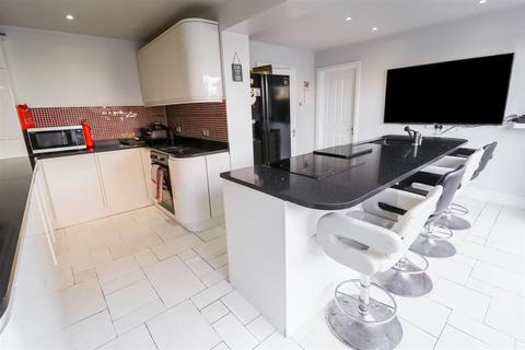 6 Challinor, Church Langley, Harlow, CM17 9XA