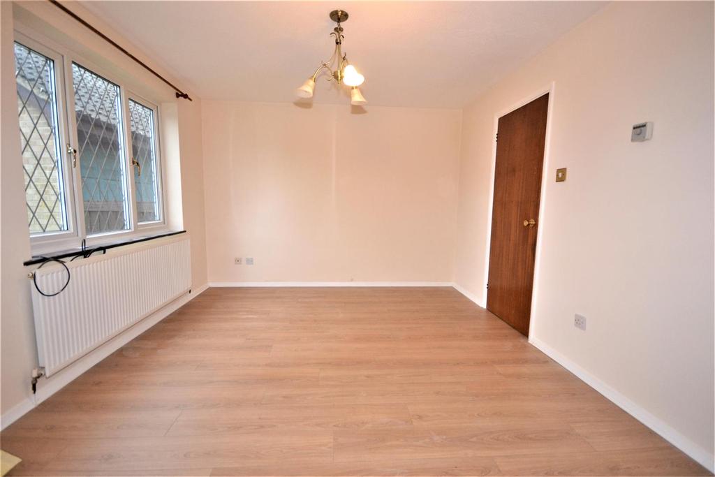 Cherry Orchard, Southminster 3 bed detached house £1,200 pcm (£277 pw)