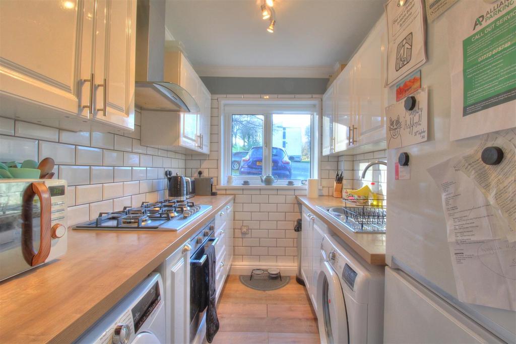 Goldcrest Drive, Pentwyn, Cardiff 2 bed flat £125,000