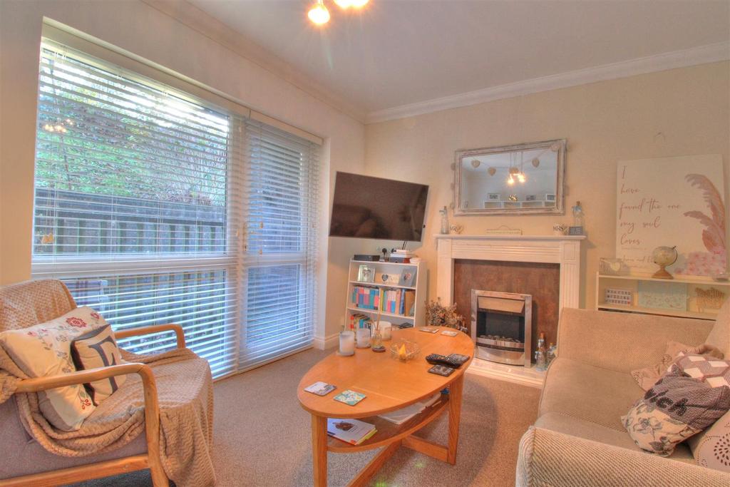 Goldcrest Drive, Pentwyn, Cardiff 2 bed flat £125,000