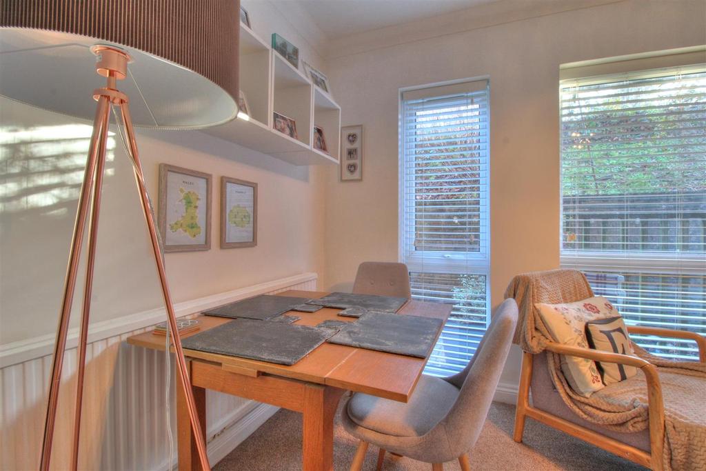 Goldcrest Drive, Pentwyn, Cardiff 2 bed flat £125,000