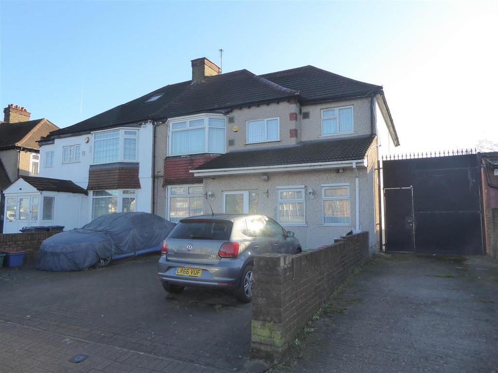 Great South West Road, Hounslow 6 bed semidetached house £750,000
