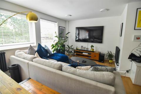 3 bedroom apartment to rent - Kintyre Close, London