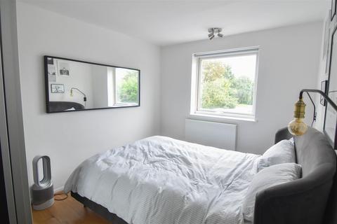 3 bedroom apartment to rent - Kintyre Close, London