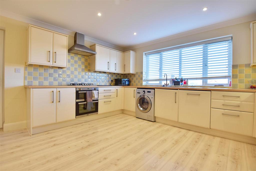 Eisenhower Drive, St. LeonardsOnSea 5 bed detached house £600,000