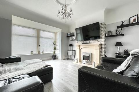2 bedroom flat for sale - Ebery Grove, Baffins