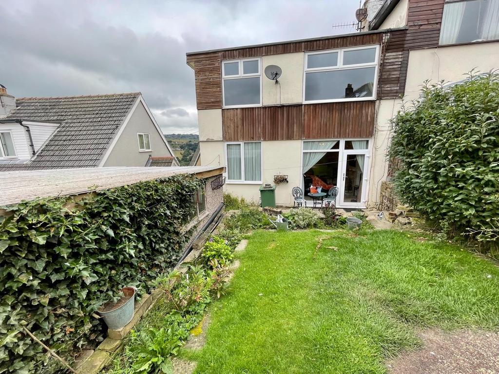 Tommy Lane, Linthwaite, Huddersfield 2 bed apartment £70,000