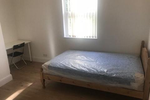 5 bedroom terraced house to rent - Broomfield Place, Coventry-£120pppw