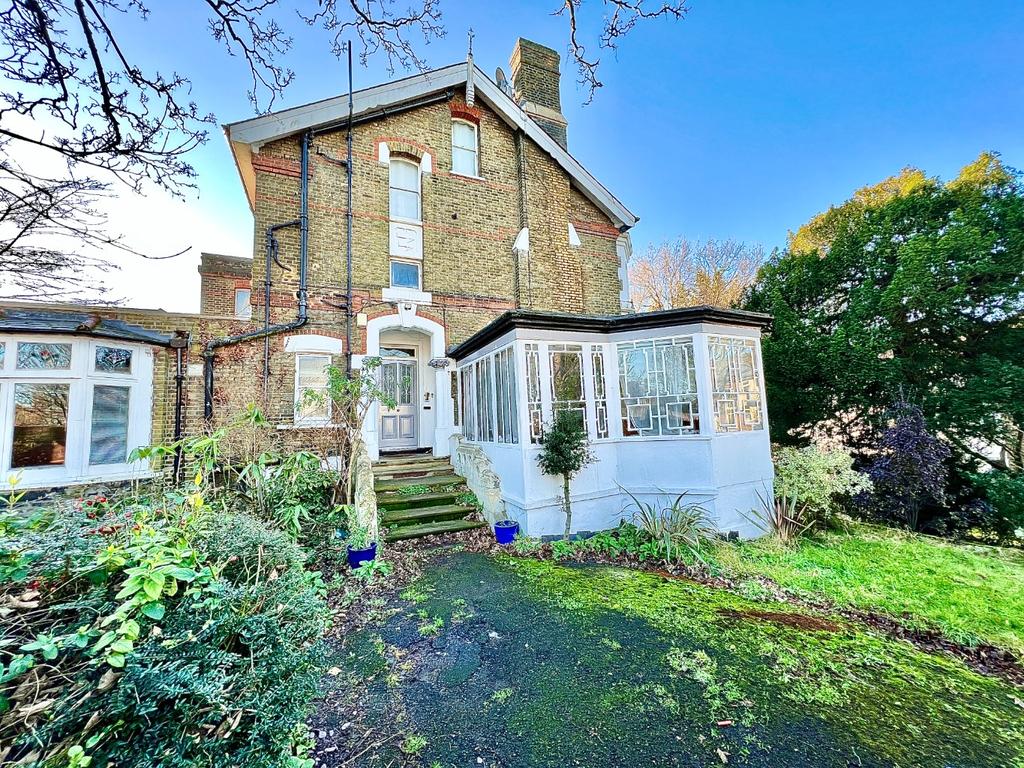 Cheviot Lodge, 100 Eglinton Hill, Shooters Hill, London, SE18 3DY 2 bed