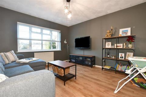 2 bedroom ground floor maisonette for sale - Meadowcroft Close, Horley, Surrey