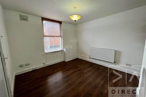 1 bedroom flat to rent, Adelphi Road, Epsom KT17
