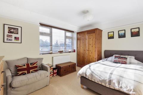 2 The Green, Hayes, Bromley, BR2 7NP