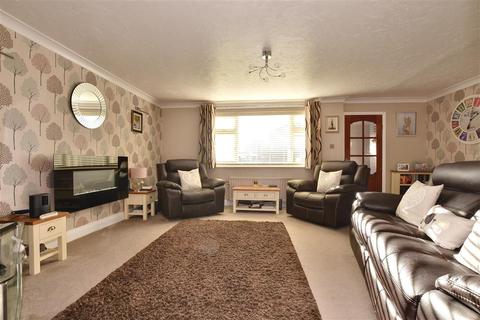 64 Farncombe Way, Whitfield, Dover, CT16 3NT