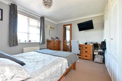 64 Farncombe Way, Whitfield, Dover, CT16 3NT
