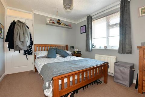 64 Farncombe Way, Whitfield, Dover, CT16 3NT