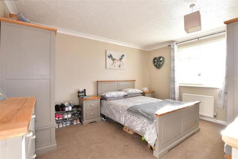 64 Farncombe Way, Whitfield, Dover, CT16 3NT