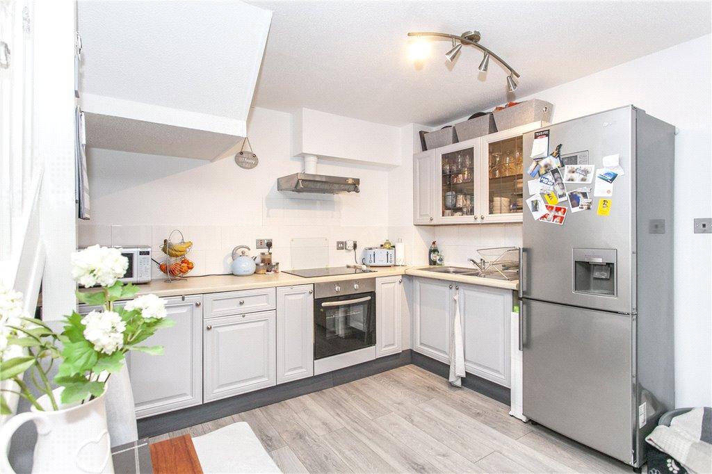 Kelly Close, Shepperton, Surrey, TW17 1 bed terraced house £275,000