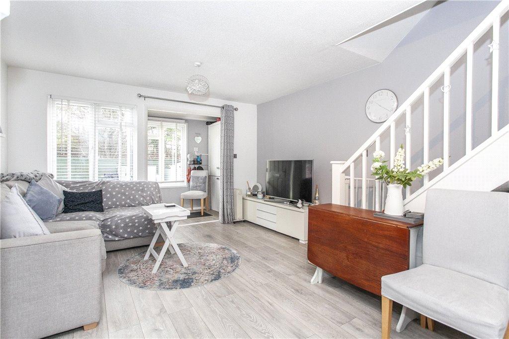 Kelly Close, Shepperton, Surrey, TW17 1 bed terraced house £275,000