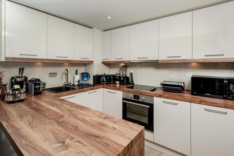 2 bedroom apartment to rent - Warwick Building, 366 Queenstown Road, London, SW11