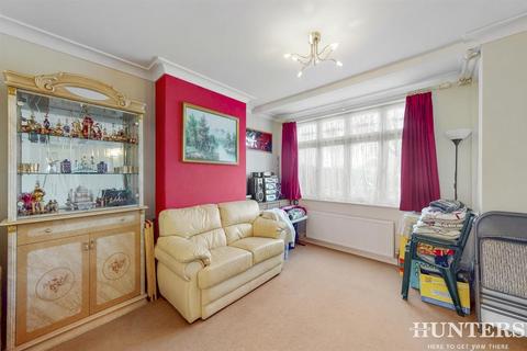 5 bedroom semi-detached house for sale - Regal Way , Harrow, Middlesex , HA3 0SA