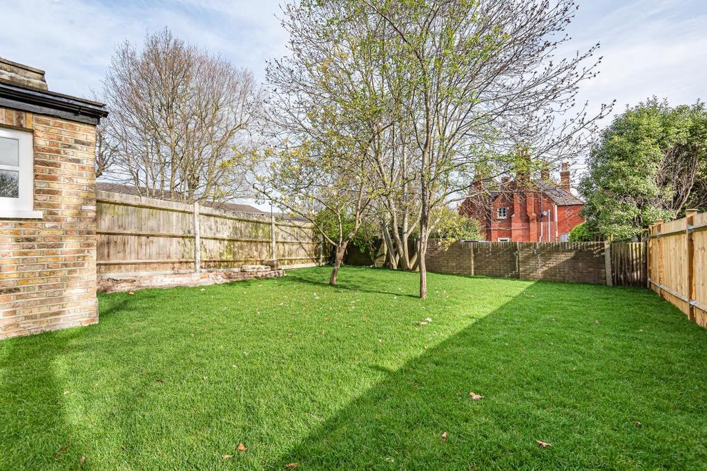 Westwood Hill, Sydenham 1 bed flat £475,000